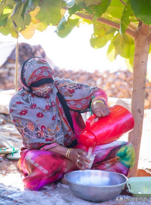 中東極樂島:破敗到還不如偏遠山村,守著金山過苦日子 中東極樂島:破敗到還不如偏遠山村,守著金山過苦日子