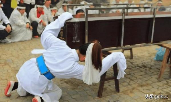 河南豫西的葬禮多講究?誰家辦喪事,像過節一樣熱鬧 河南豫西的葬禮多講究?誰家辦喪事,像過節一樣熱鬧