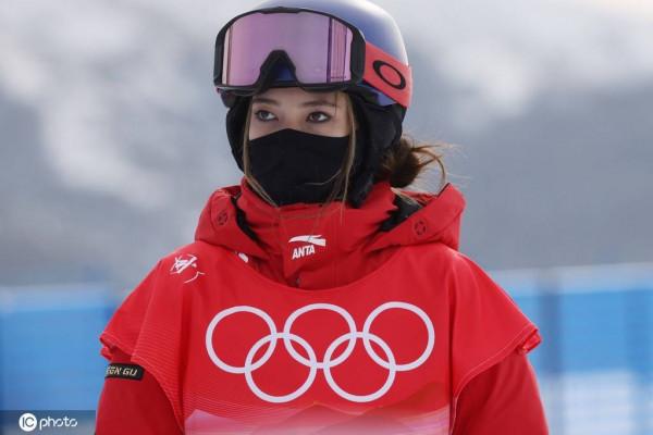 冠軍可賀，摔倒的女孩更讓人揪心