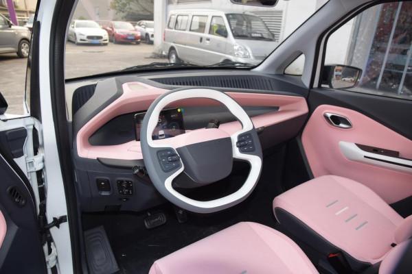 五菱Nano EV,微型車,頂配售5.98萬,造型小巧 五菱Nano EV,微型車,頂配售5.98萬,造型小巧