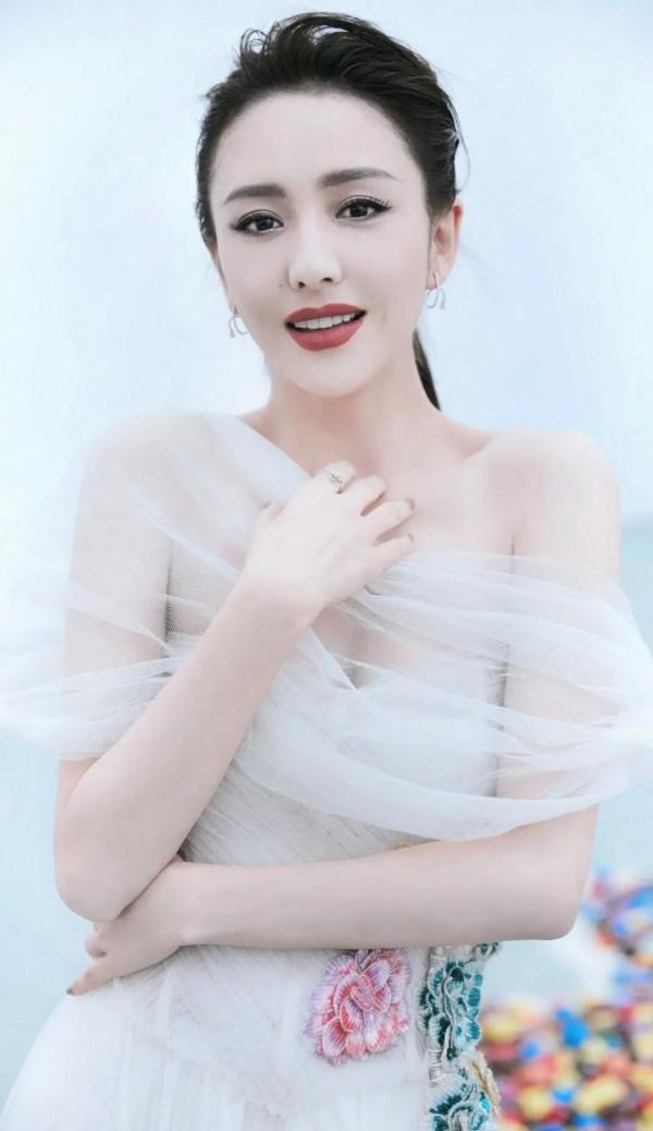 有喜歡佟麗婭的嗎?又白又美 有喜歡佟麗婭的嗎?又白又美