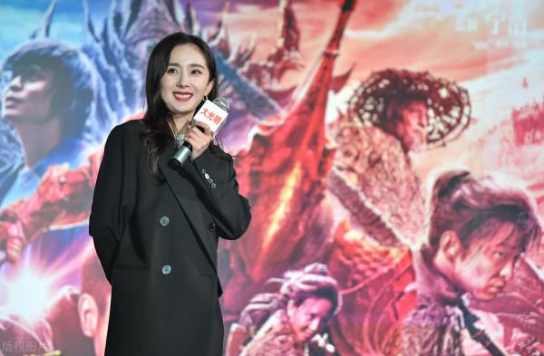 這楊冪確實瘦的不錯,尤其是脖子 這楊冪確實瘦的不錯,尤其是脖子