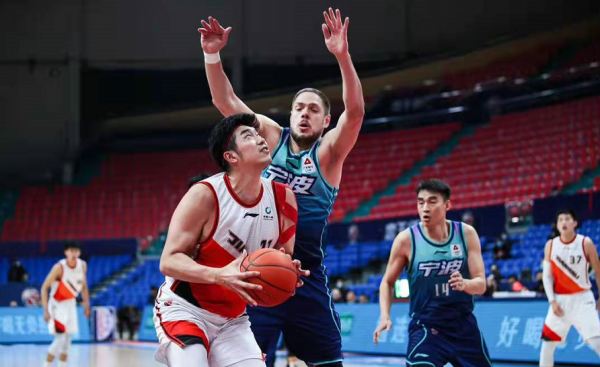 23分大勝，終結10連敗，李楠臉上露出笑容，吳冠希23+6立大功