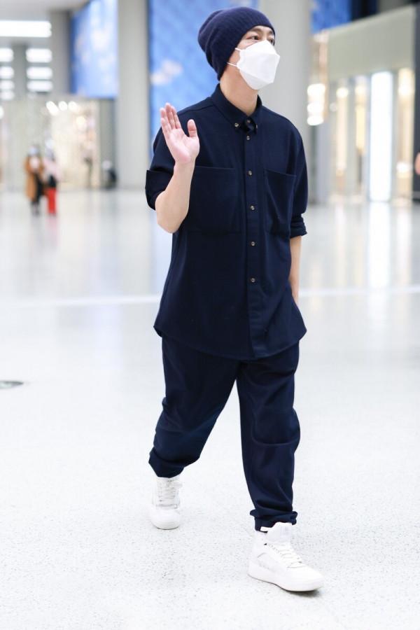 沒想到張衛健這麼會穿，57歲一樣很潮，這3組造型打扮得像27歲