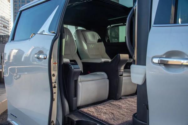 地球上原廠身價最高的MPV是什麼樣子的？| CAR REVIEWS