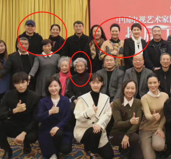 眾星共同現身會議！陳寶國動作活潑，呂中一頭白髮，張凱麗好時髦