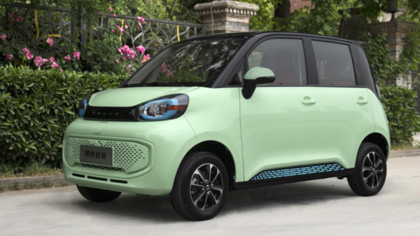 3萬的電動車：朋克對五菱，年輕人該選空間還是品牌？