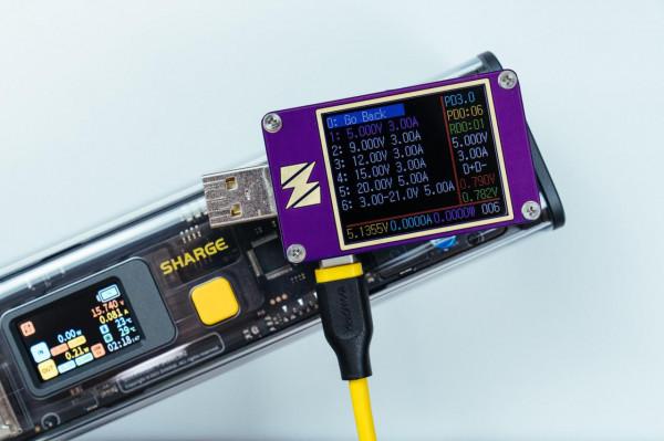 無法拒絕的賽博朋克工業美學：閃極100W超級移動電源 體驗分享