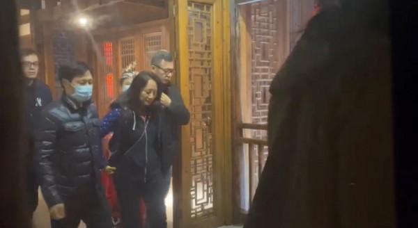 孟晚舟遊張家界喝“攔門酒”，網友：祖國的山水最美，也最安全