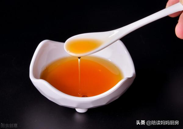 過年炸東西的黑油不要浪費了、教你一招秒變香油、炒菜涼拌都很香 過年炸東西的黑油不要浪費了、教你一招秒變香油、炒菜涼拌都很香