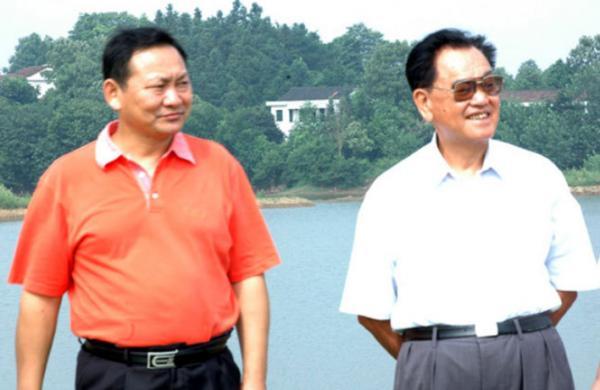 前省委書記毛致用,官至副國級,退休回家做農民種地,養鴨、餵魚 前省委書記毛致用,官至副國級,退休回家做農民種地,養鴨、餵魚