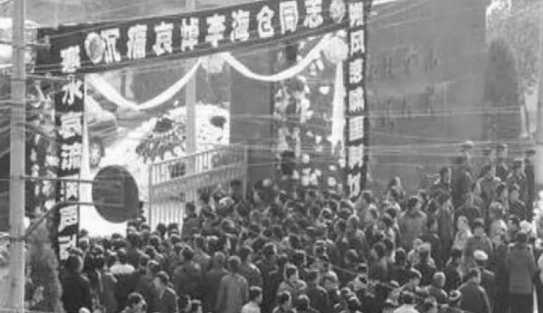 父親遇刺，22歲的他回國拒絕繼承百億家產，爺爺：不是你能做主的