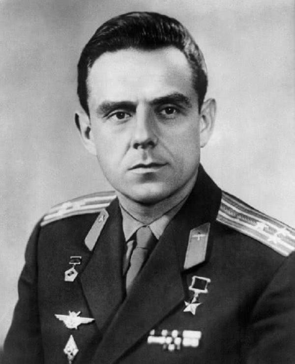 乘坐203處故障飛船升空,明知必死無疑,返回地球時僅剩一塊足骨 乘坐203處故障飛船升空,明知必死無疑,返回地球時僅剩一塊足骨