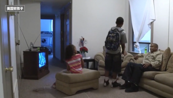 英國拍下美國窮人的真實生活：吃不飽飯，門口就是土地卻不能種