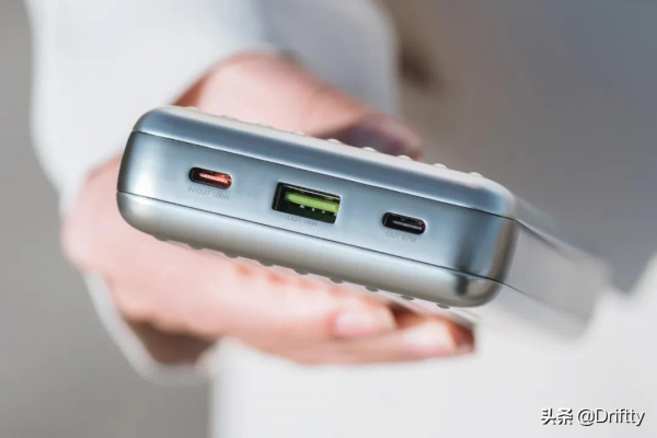 徵拓推出一款205W超大功率移動電源