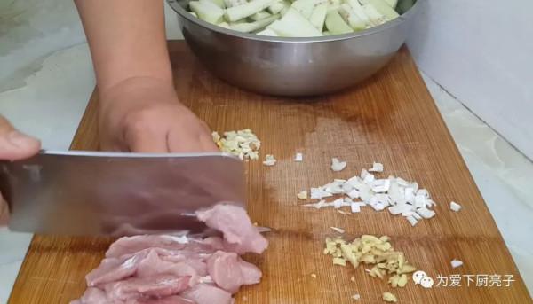 半斤大米1個茄子,鍋裡一燜,比吃紅燒肉還過癮,孩子天天嚷著吃 半斤大米1個茄子,鍋裡一燜,比吃紅燒肉還過癮,孩子天天嚷著吃