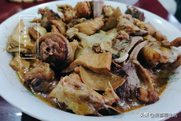 初冬我家常吃這肉，12元一斤，加一樣鍋中一燉，鮮美滋補強身健體