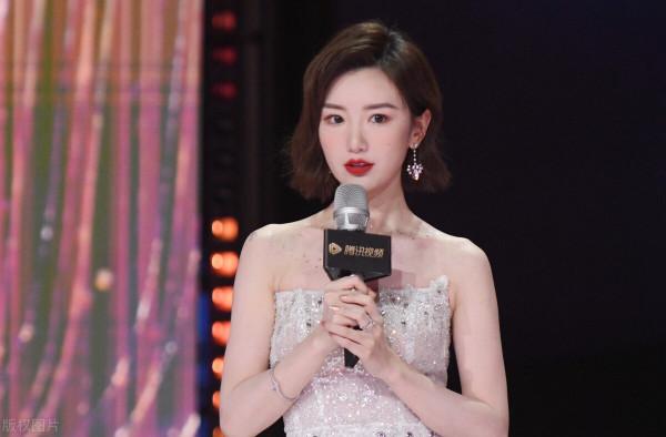 毛曉彤先是傻白甜閨蜜,最後成為懂事人妻,離不開楊玏的陪伴 毛曉彤先是傻白甜閨蜜,最後成為懂事人妻,離不開楊玏的陪伴