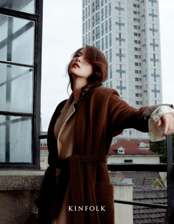 劉詩詩自創穿衣風格太驚喜!穿西裝霸氣颯氣,紅髮捲髮卻美到霸屏 劉詩詩自創穿衣風格太驚喜!穿西裝霸氣颯氣,紅髮捲髮卻美到霸屏