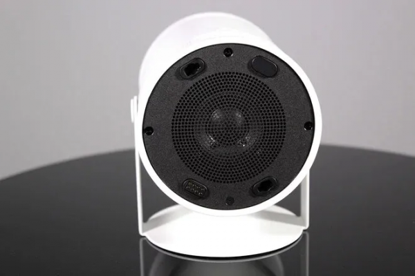 「沙發管家」三星The Freestyle評測：隨時隨地的大螢幕樂趣