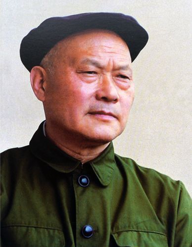 紅色特工項與年追悼會，兒子趕去參加，省委書記：你怎麼認識他？