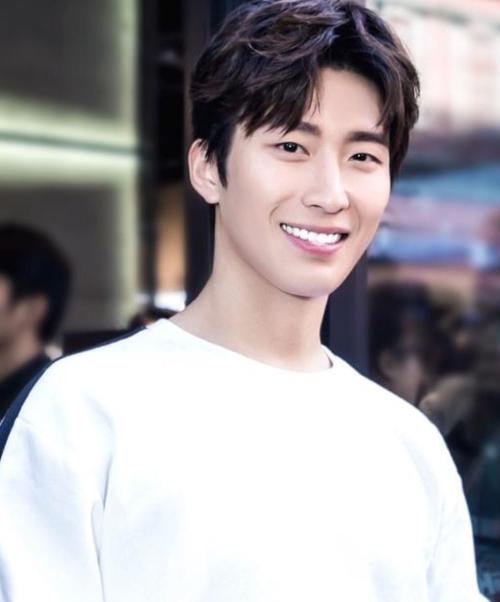 娛樂圈中的明星不要和任何人接觸，什麼事都是大事