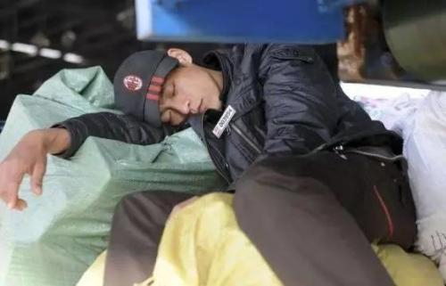 從美團騎手貨拉拉司機等電商平臺從業人員的收入揭資本血腥的秘密