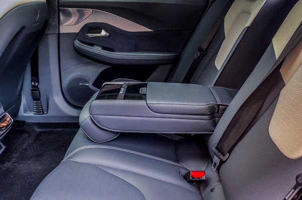 真實試駕極狐阿爾法S：底盤超穩，智慧輔助駕駛系統有點意思！