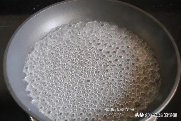 我家炒雞蛋,從來不用油,半碗清水一倒,3分鐘出鍋,愛吃也不胖 我家炒雞蛋,從來不用油,半碗清水一倒,3分鐘出鍋,愛吃也不胖