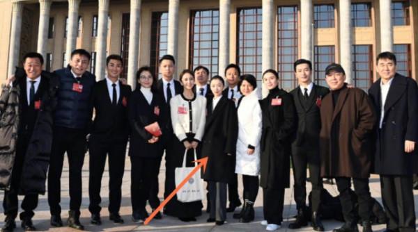 文代會合照曝光，佟麗婭氣質佳，鄧超偷偷踮腳，陳建斌做人低調