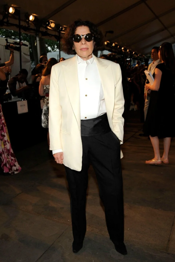 誰說女知識分子不時髦?會寫字的女人,穿得好更好看 誰說女知識分子不時髦?會寫字的女人,穿得好更好看