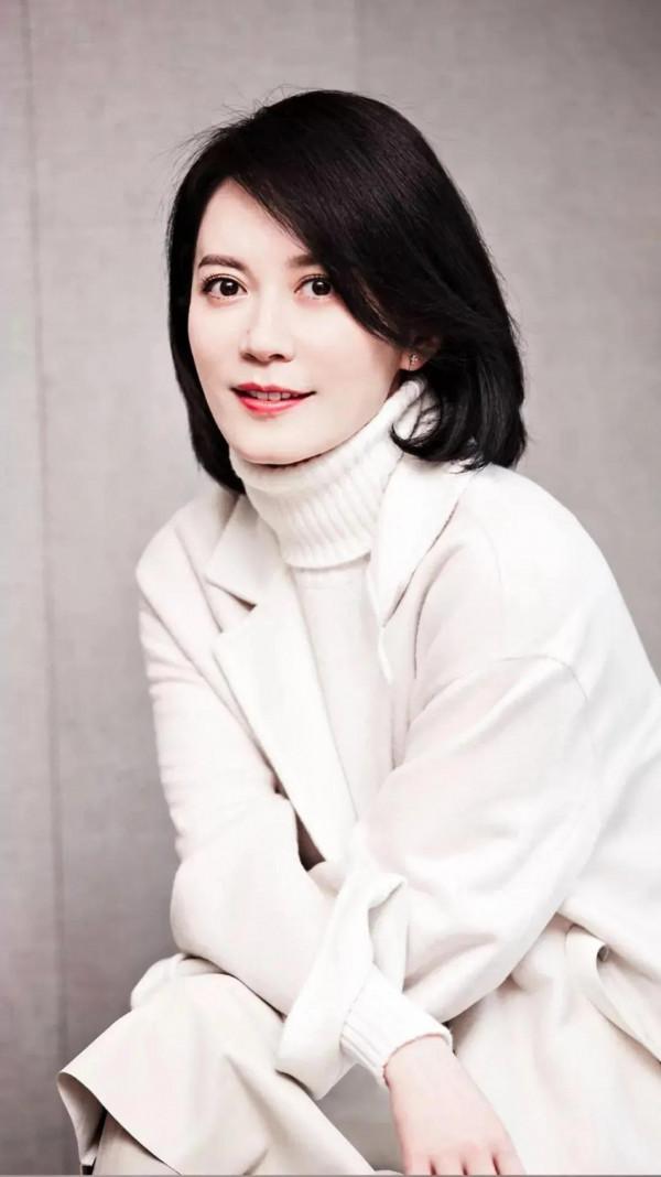 “凍齡女神”俞飛鴻到底有多美