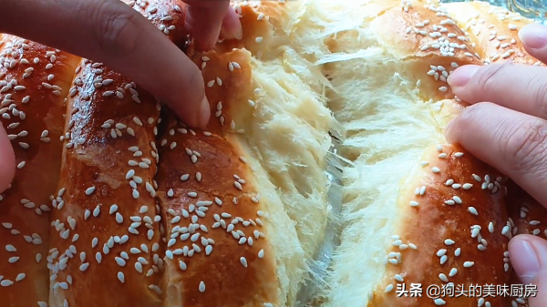 全家都愛吃的麵包,不用揉麵,不用出膜,出爐柔軟又拉絲,太香了 全家都愛吃的麵包,不用揉麵,不用出膜,出爐柔軟又拉絲,太香了