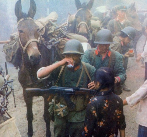 對越反擊戰撤軍途中發生意外:一個團200多人被俘,副軍長被降職 對越反擊戰撤軍途中發生意外:一個團200多人被俘,副軍長被降職