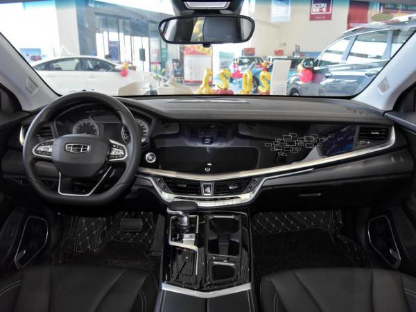 A級車價格的B級車，後排寬敞舒服油耗7.3L的高配車，實拍吉利博瑞