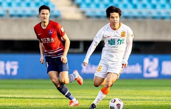 山東泰山與上海拉開10分差距，冠軍在望，蒿俊閔是否應有一份？