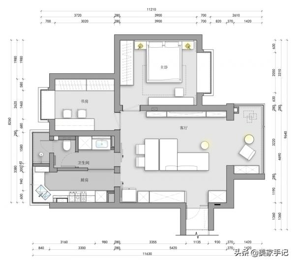 這對夫妻太有遠見，堅持摒棄陽臺，電視牆打滿櫃子，場面實用大氣