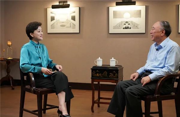 離開央視8位主持人，各有各的原因，有人身家破億，有人一落千丈