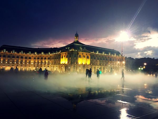 小 I 到處走 - 波爾多的“水鏡廣場”