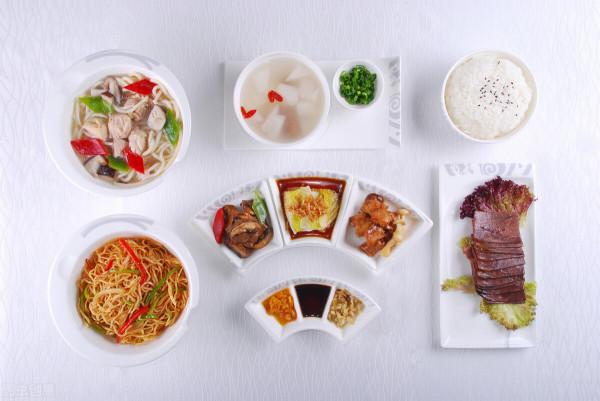 早飯吃好,中飯吃飽,晚飯吃少 早飯吃好,中飯吃飽,晚飯吃少