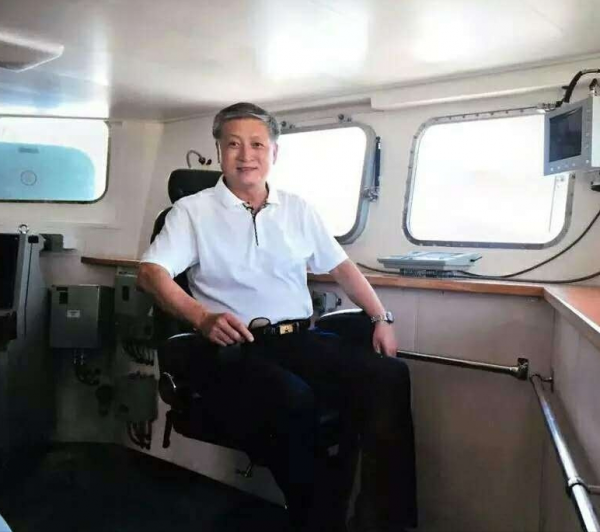 賀龍獨子力排眾議，委託商人為祖國買下航母：這是中國唯一的機會