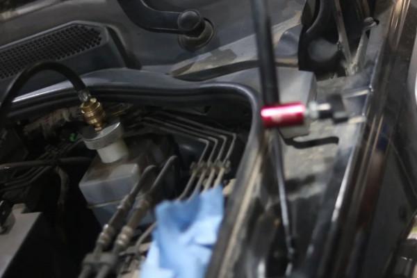 怪獸修車:翻新一輛21萬公里的路虎發現4,老爺子工地拉貨專用車 怪獸修車:翻新一輛21萬公里的路虎發現4,老爺子工地拉貨專用車