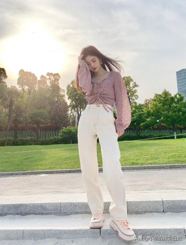 白褲子可別亂穿，穿錯真的很尷尬！學明星這樣搭，秒變時髦精