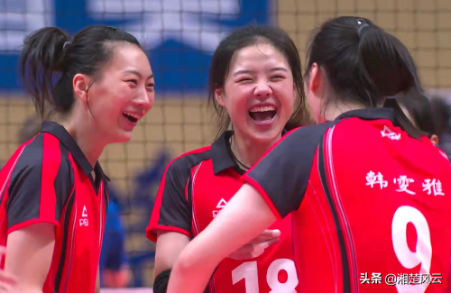 江蘇女排豪取三連勝，輸比賽的河南隊員並不失望，贏一局歡快慶祝