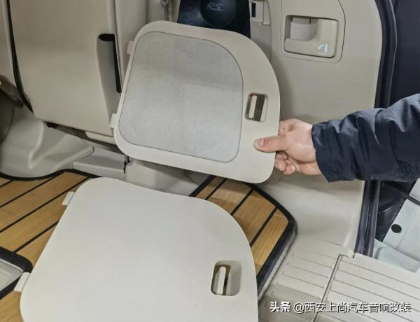 越野硬漢搭配HIFI立體環繞聲讓人意猶未盡，酷路澤升級德國RS音響