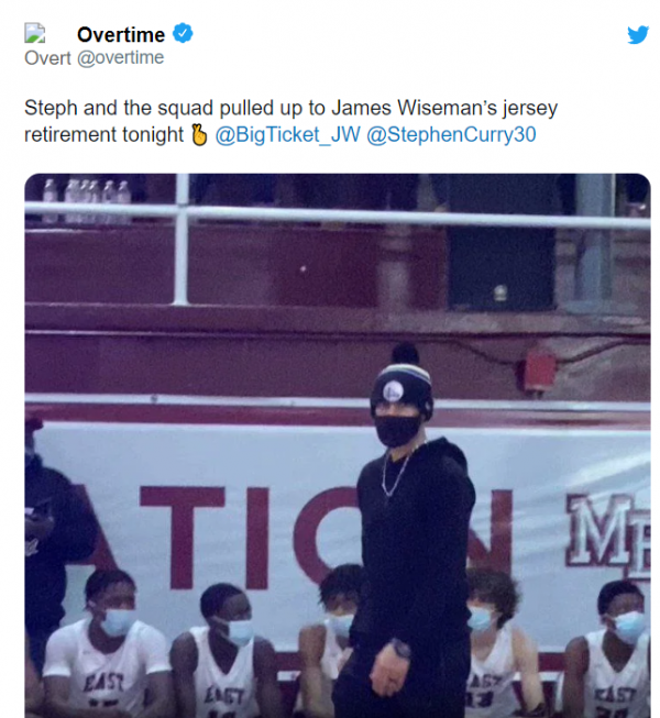 排面！庫裡領銜，全隊出席懷斯曼高中球衣退役儀式，凝聚力的表現