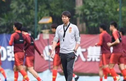 中國足球傳來好訊息!12強賽對手遭雙重打擊,李鐵衝擊首勝有戲了 中國足球傳來好訊息!12強賽對手遭雙重打擊,李鐵衝擊首勝有戲了