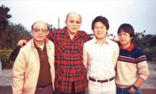 1994年張學良唯一活著的兒子回國,飛機上請人照顧:64歲不會漢語 1994年張學良唯一活著的兒子回國,飛機上請人照顧:64歲不會漢語