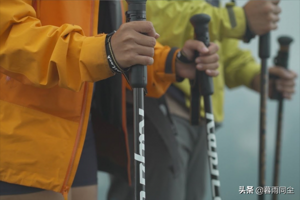 野外遭遇下雨怎麼辦？雨中徒步與露營的21條要點與提示要牢記