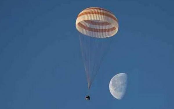 嫦娥五號返回艙被燒得幾乎成了煤球，它在回來時經歷了什麼？